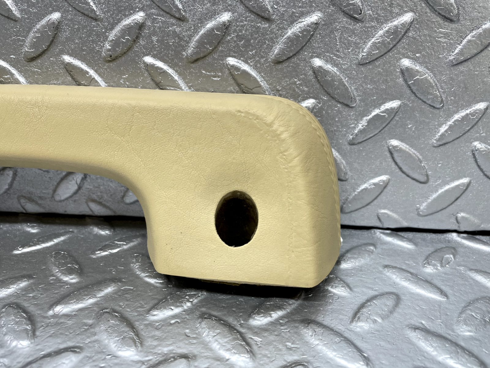 44259 Mercedes-Benz W123 280E Front Right Interior Door Handle Beige