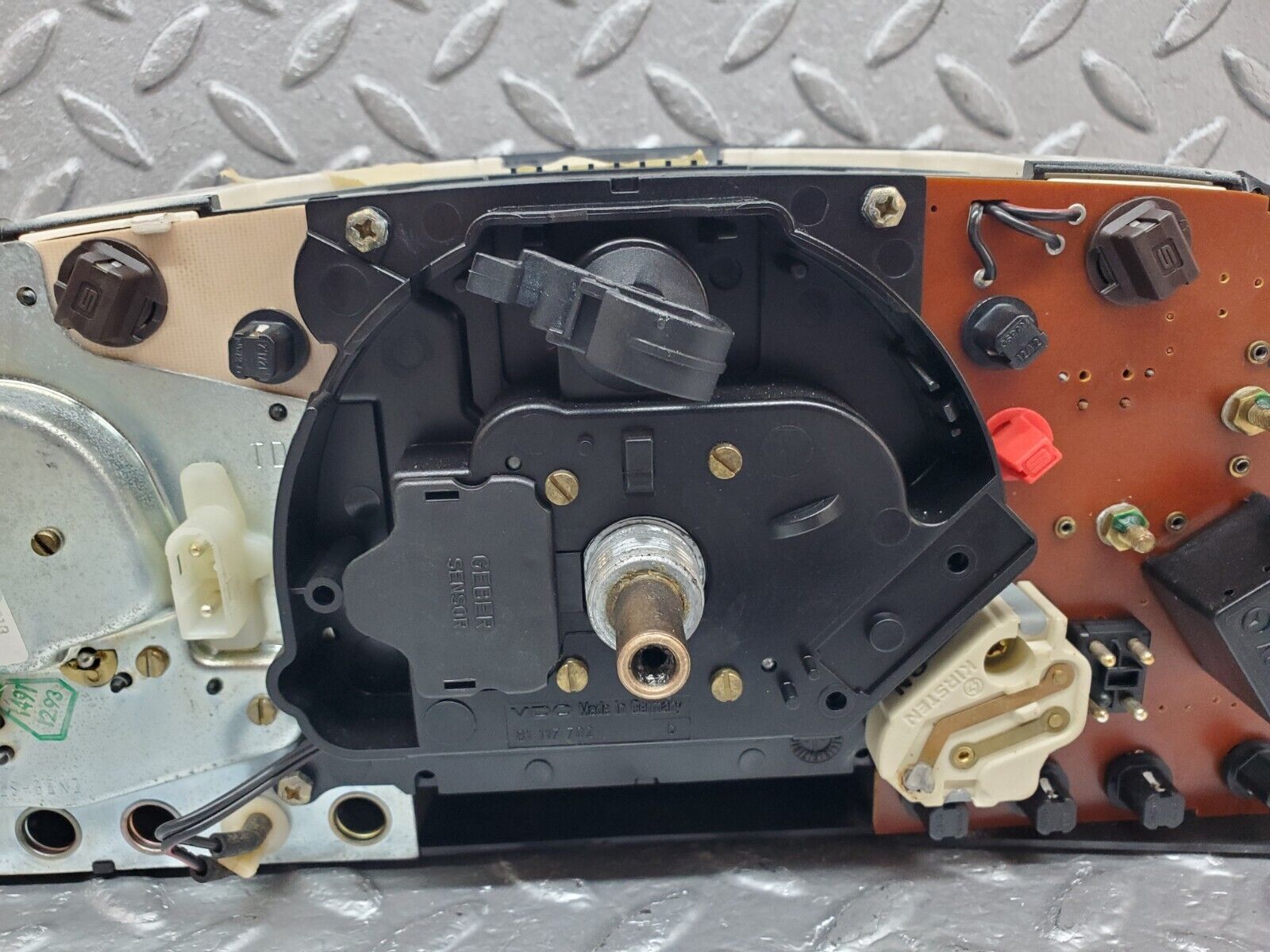 44740 Mercedes-Benz W124 220E Instrument Cluster 1245423165 1244407647