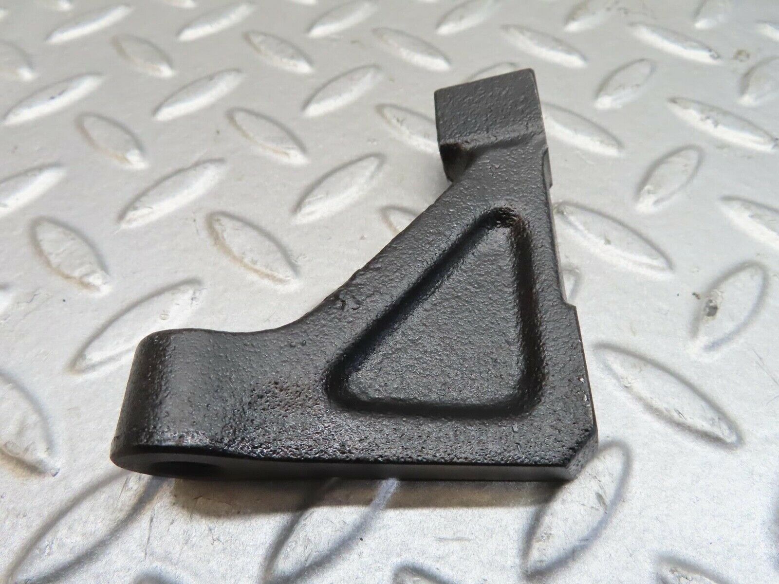 13789 Mercedes-Benz R107 450SL Engine Mount Bracket Pair 1160110895 1160110995