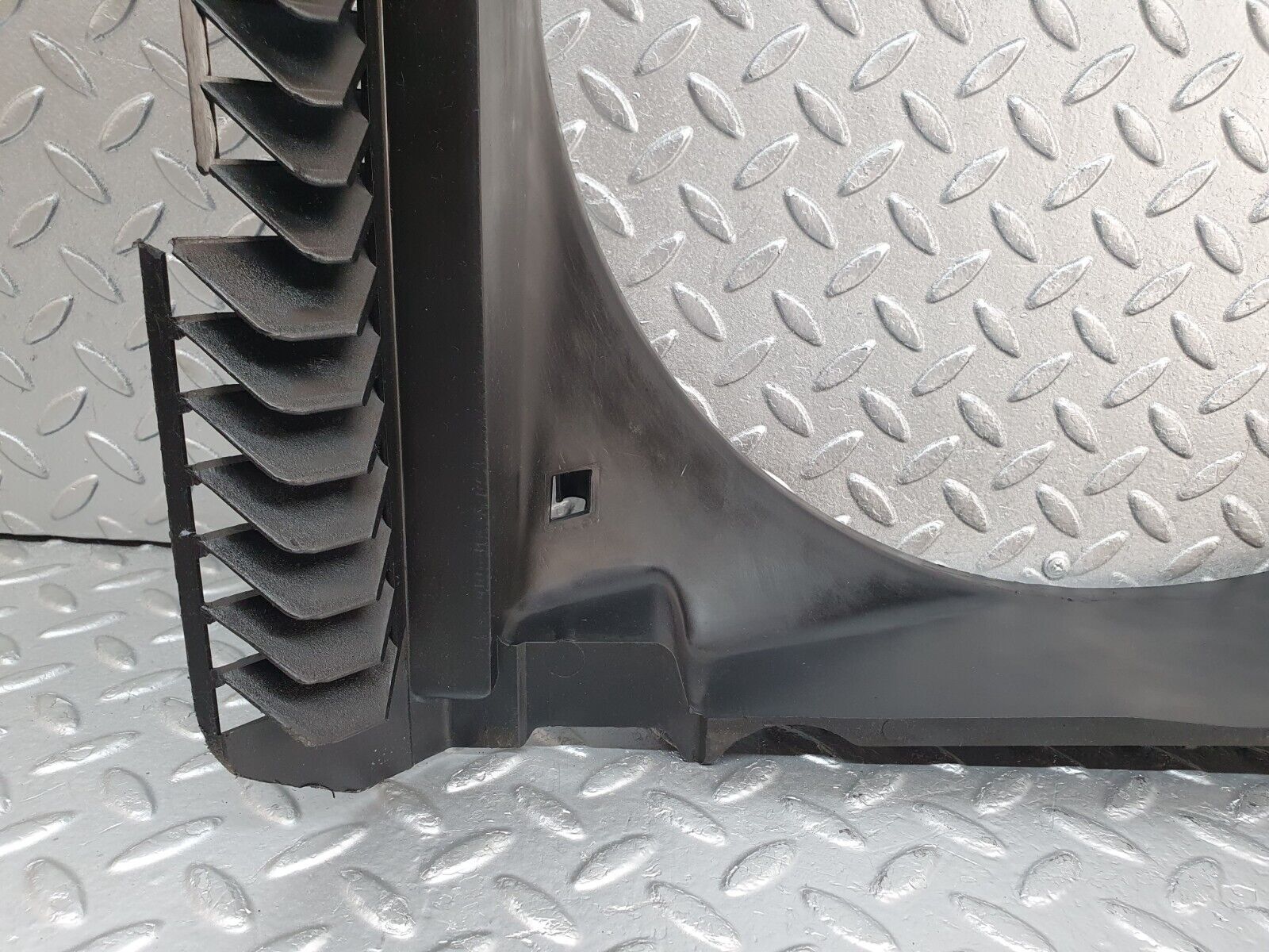 44124 Mercedes-Benz C123 230CE Coupe Radiator Fan Shroud Cover 1235052055