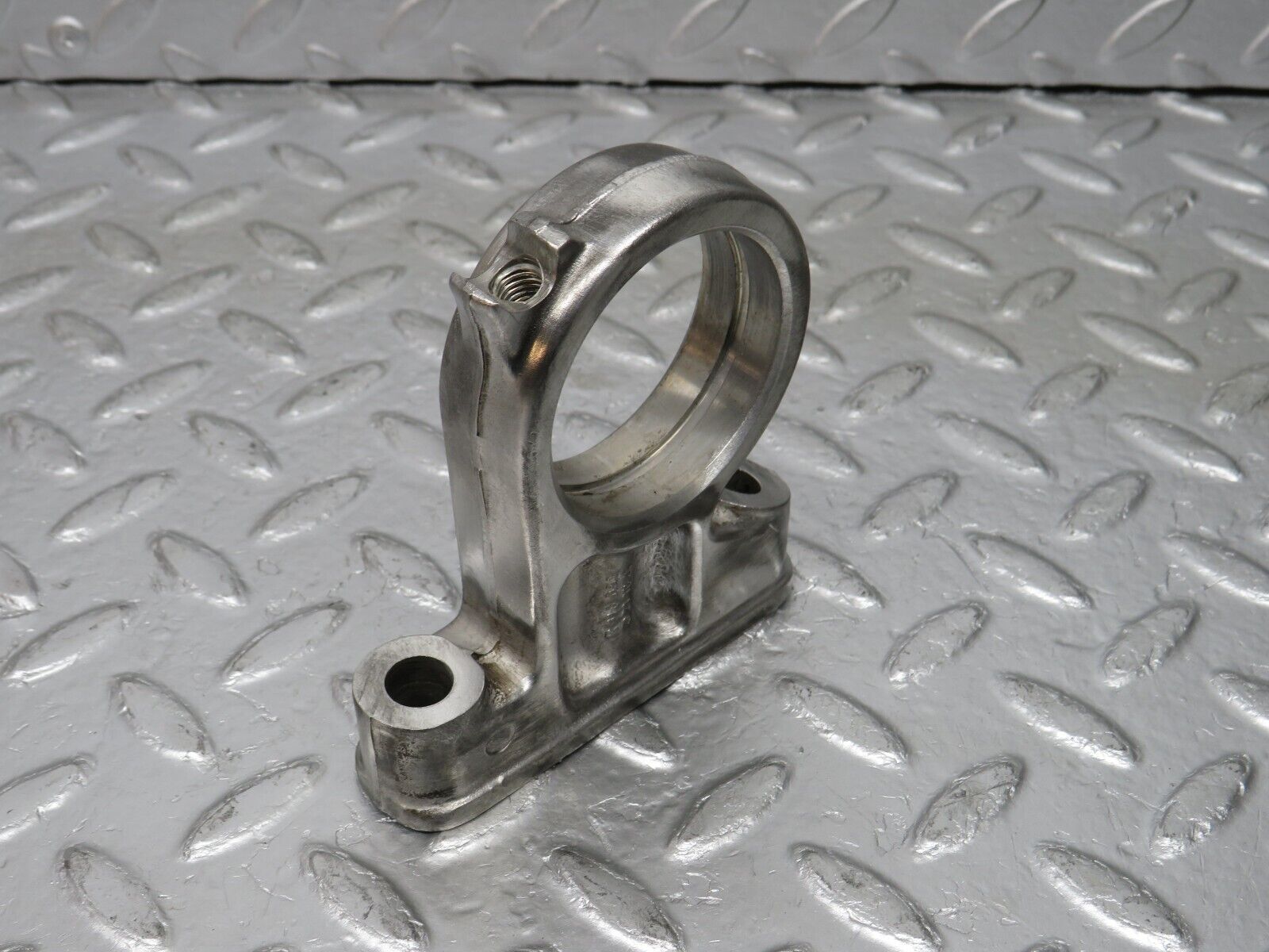 32995 Mercedes-Benz C107 R107 350 V8 Camshaft Tower Bearing 1160512118