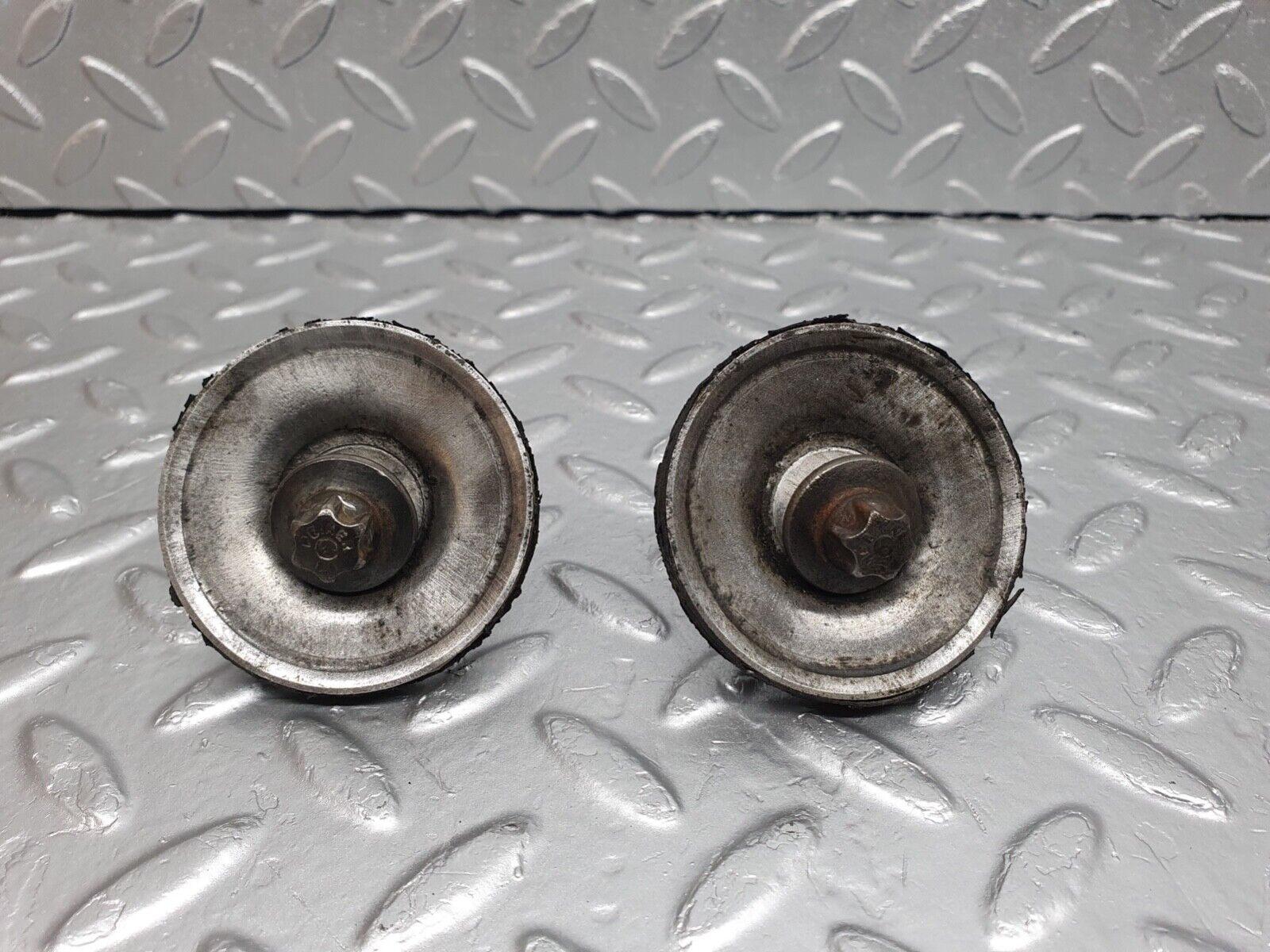 42032 Mercedes-Benz W202 C200 Engine Mount Bracket Bolt 2x