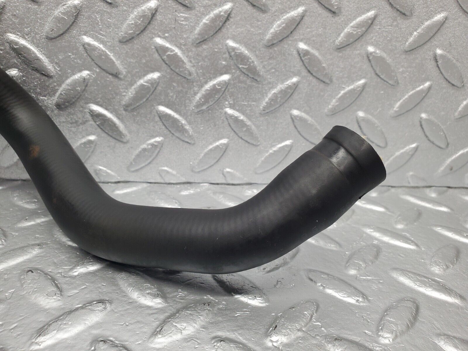 46907 Mercedes-Benz R129 320SL Coupe Radiator Lower Hose Pipe 1295012582