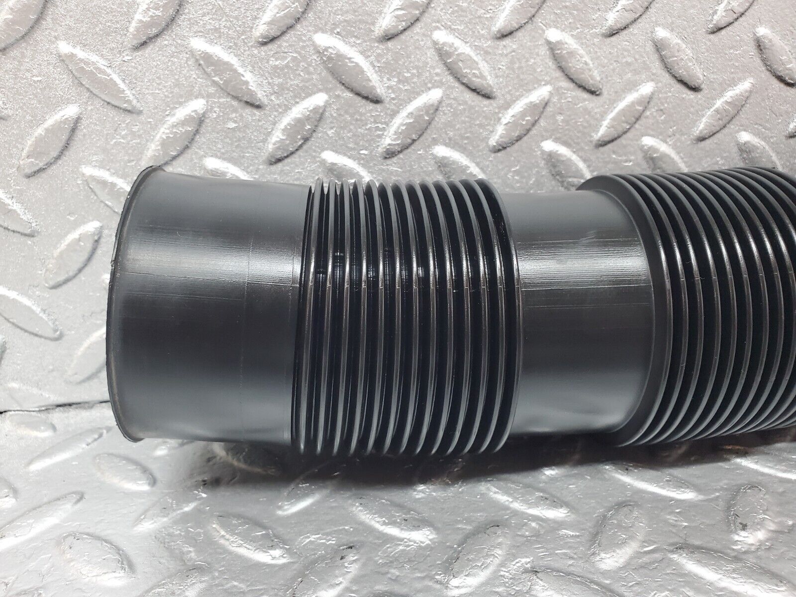 45787 Mercedes-Benz W126 420SE Air Filter Intake Pipe 1170940382