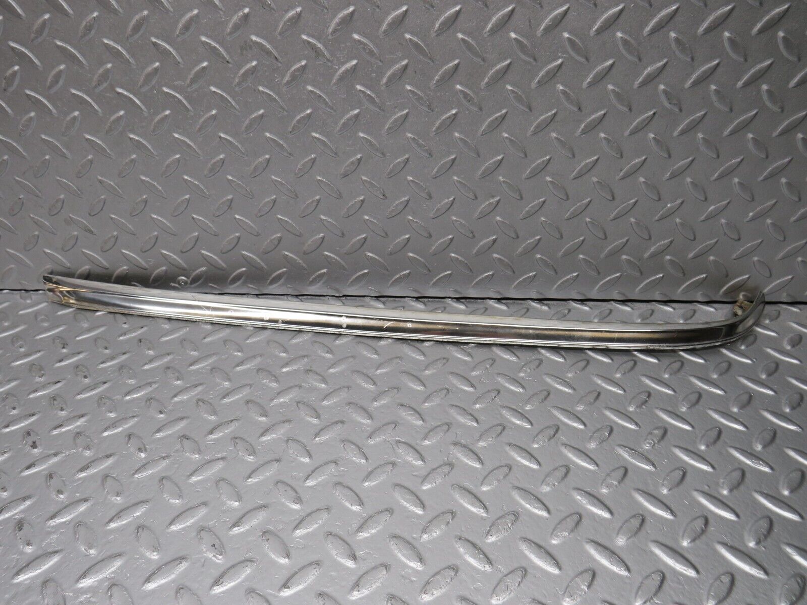 39860 Mercedes-Benz R107 350SL Hardtop Chrome Trim Left Side