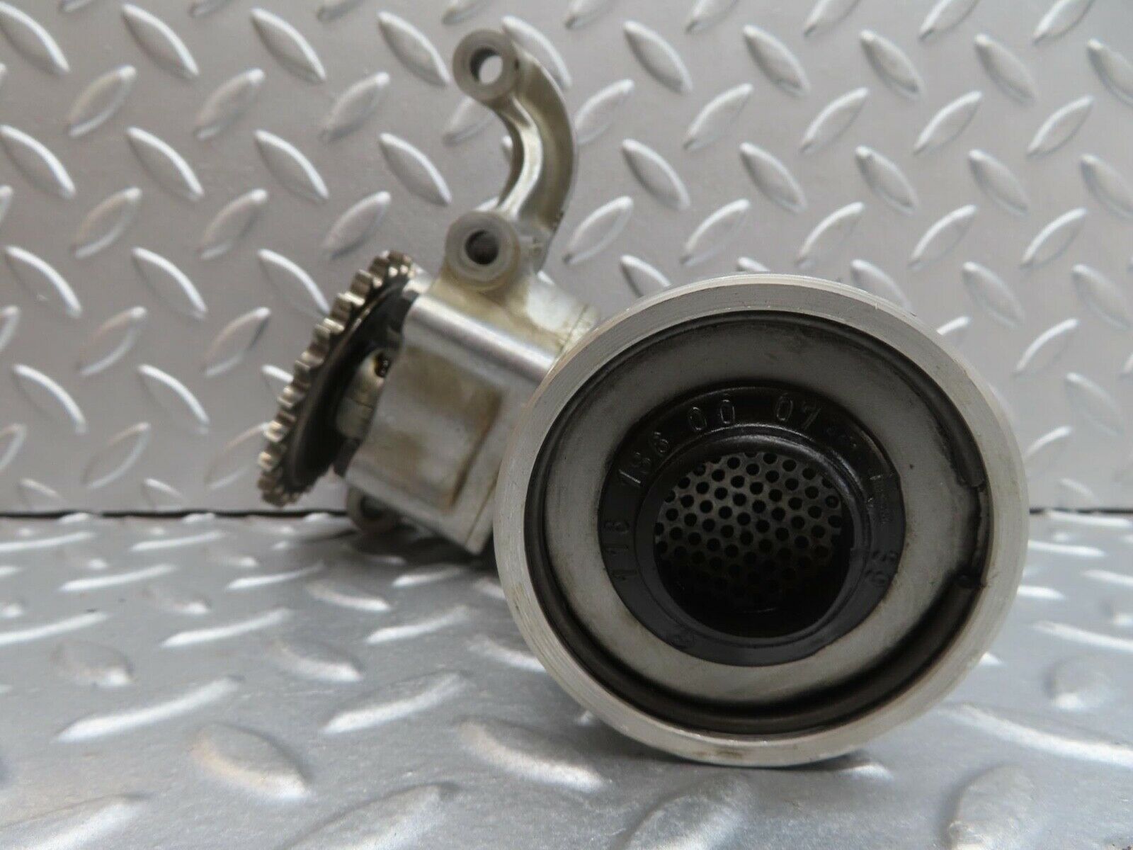 13722 Mercedes-Benz R107 450SL Oil Pump 1161800502