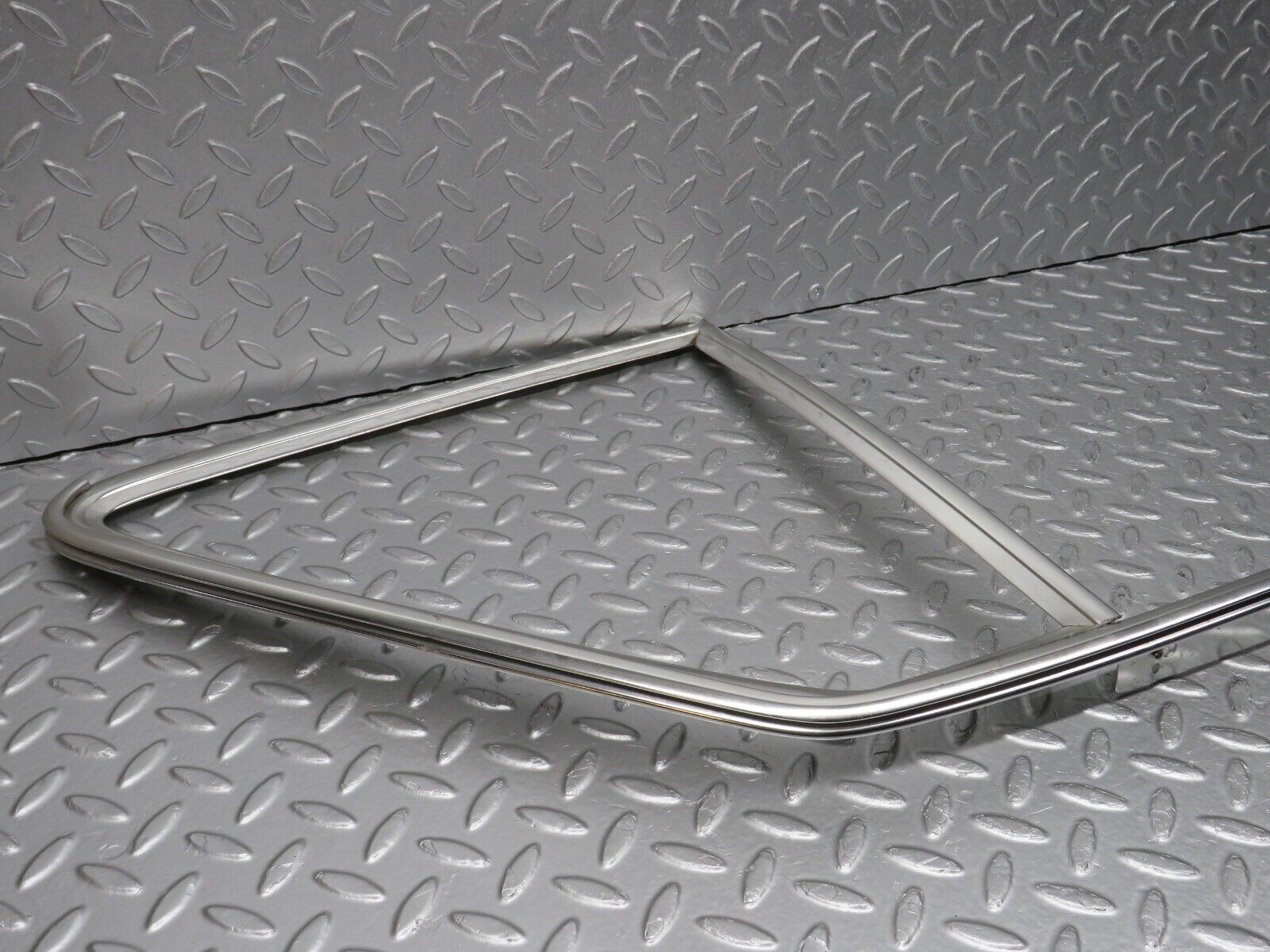 40196 Mercedes-Benz R107 Hardtop Side Window Chrome Moulding Trim Left