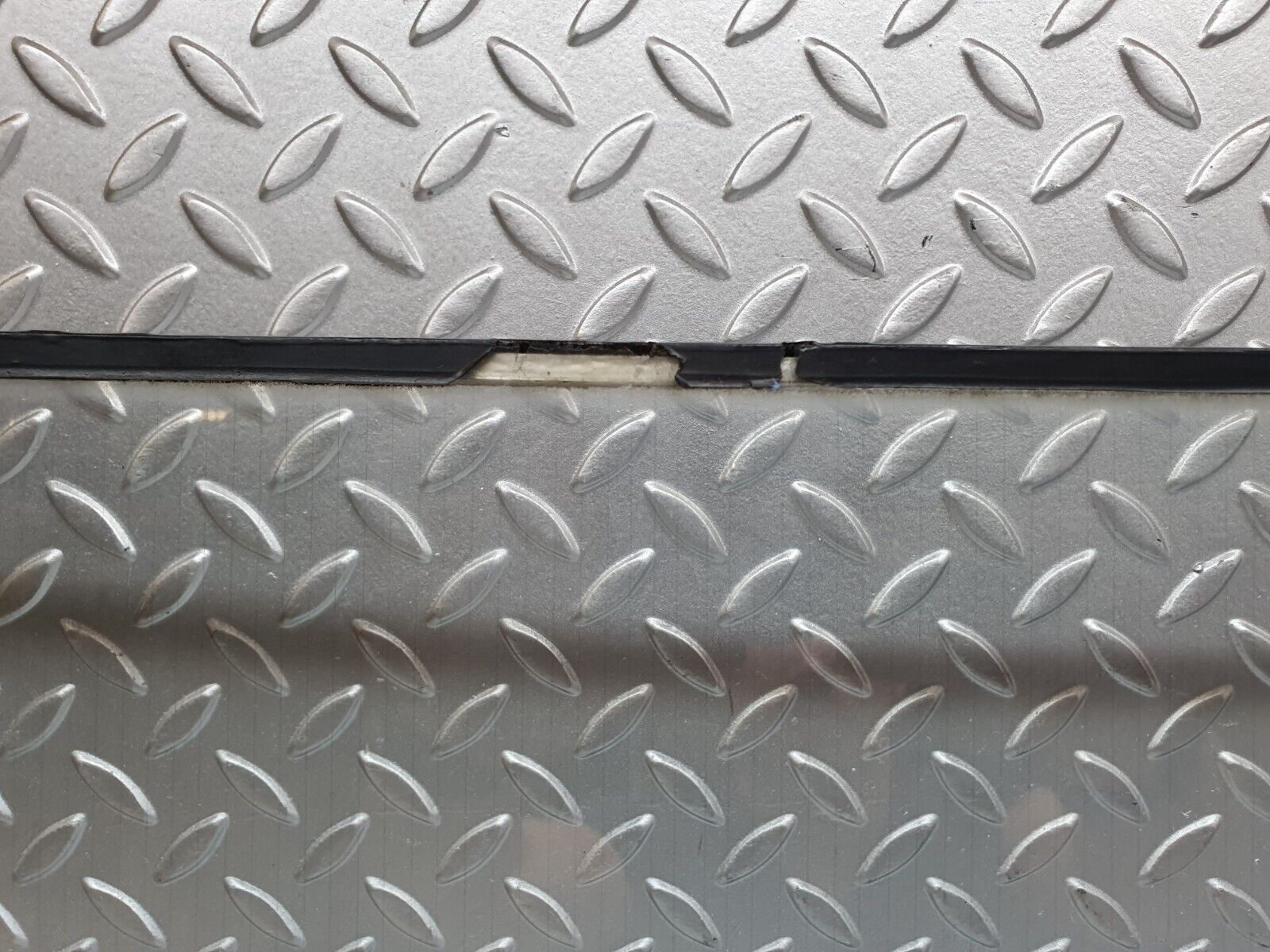43217 Mercedes-Benz W108 280SE Rear Heated Windscreen