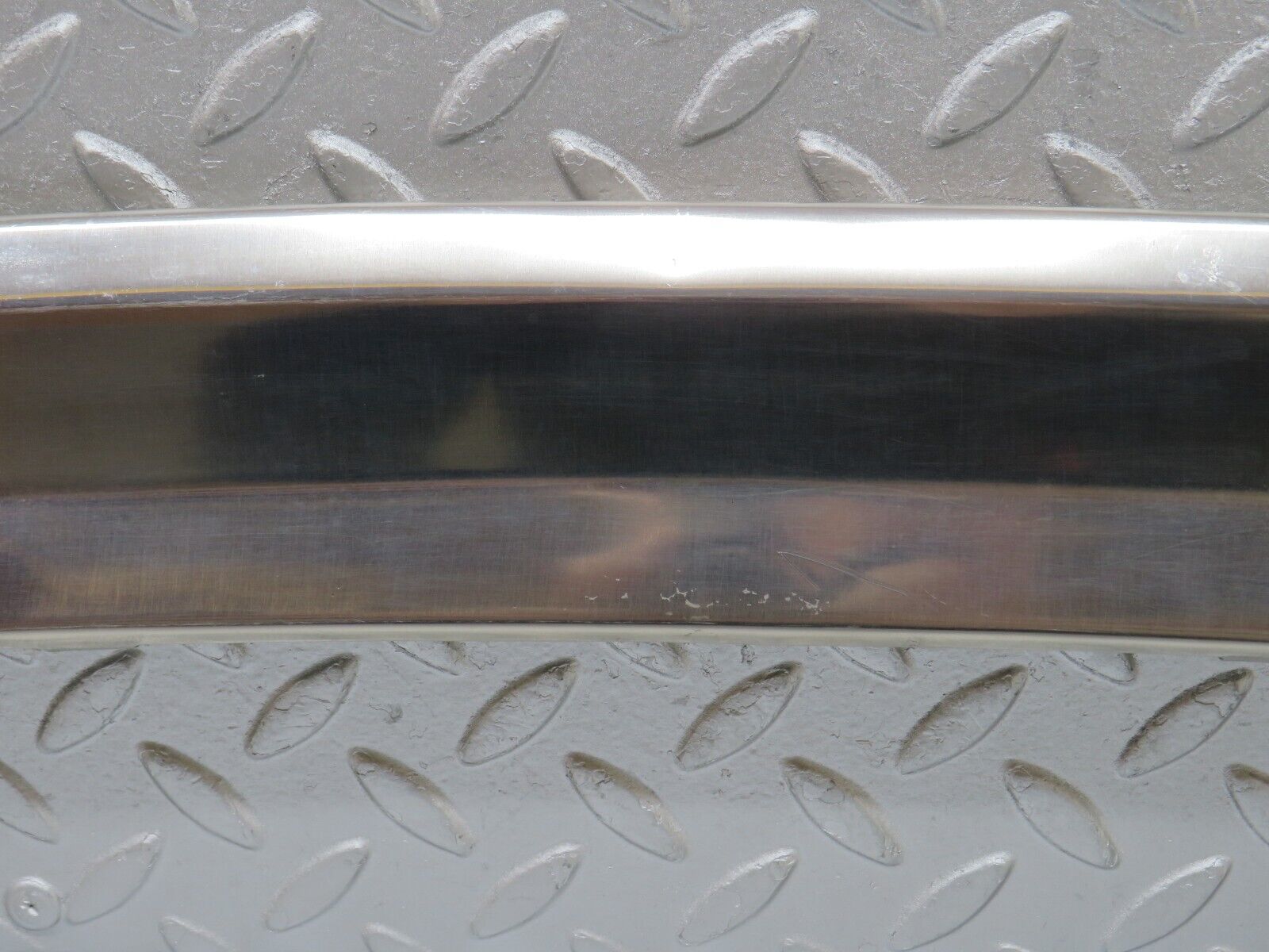 35625 Mercedes-Benz R107 280SL Windscreen Top Chrome Trim