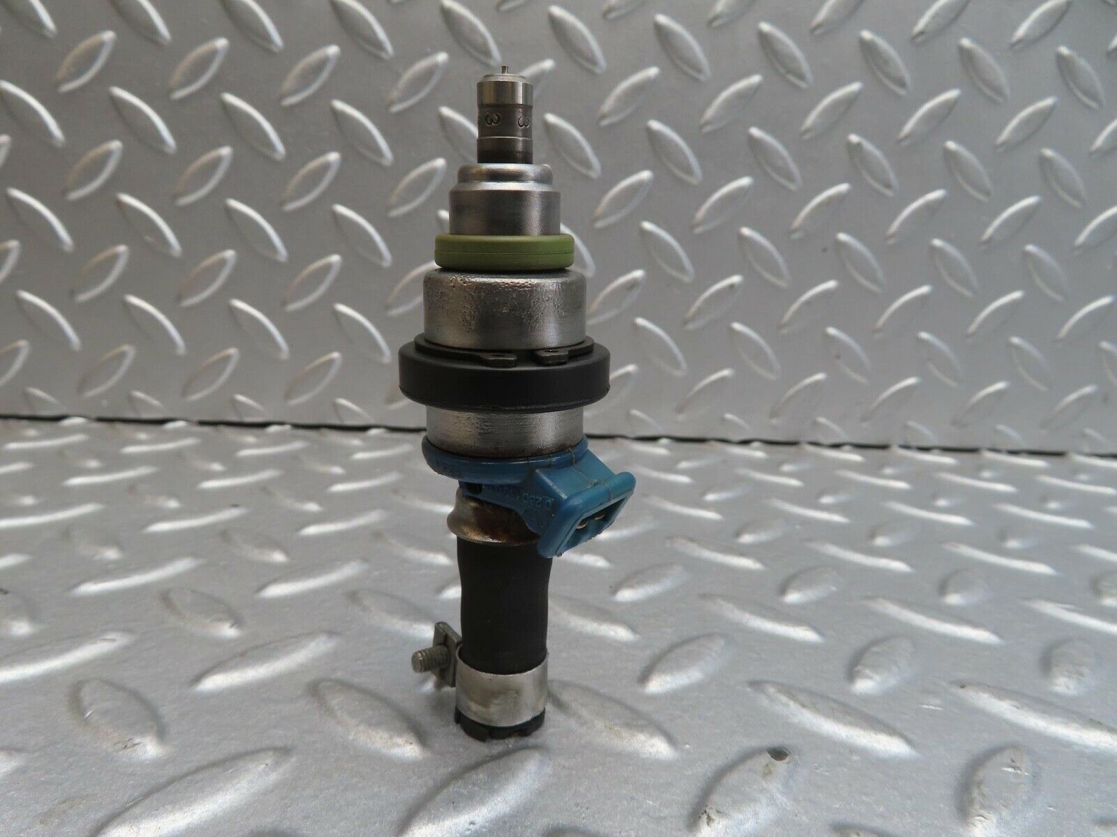 13749 Mercedes-Benz R107 450SL  Fuel Injector Bosch 0280150036