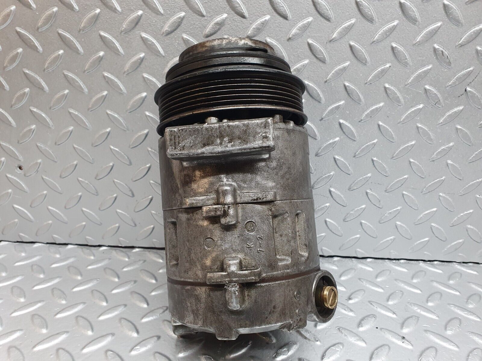 41921 Mercedes-Benz W202 C200 Air Conditioning Compressor 0002302011