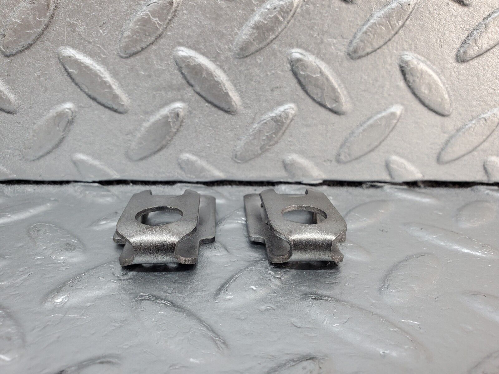 45224 Mercedes-Benz R129 300SL Coupe Fuel Injector Bracket 2x