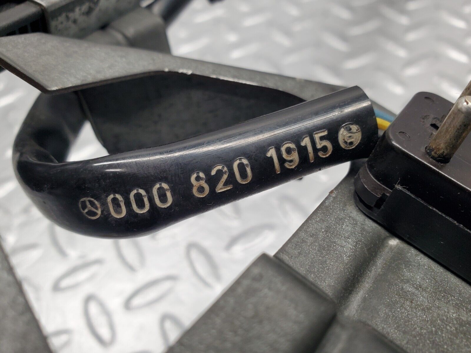 44051833