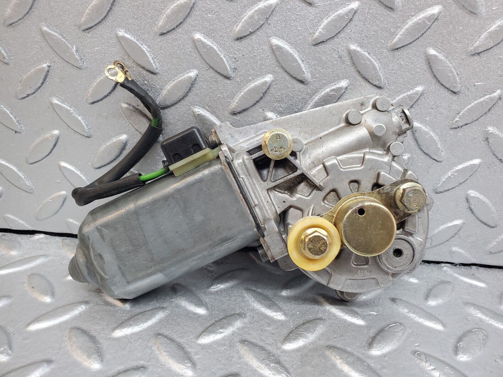 44796 Mercedes-Benz W124 220E Window Regulator Motor Left Bosch 0130821284
