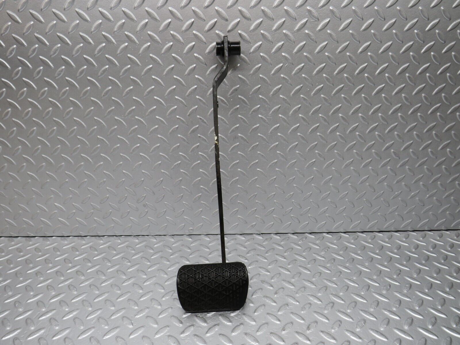 39140 Mercedes-Benz R107 500SL Brake Pedal With Rubber 1232910082