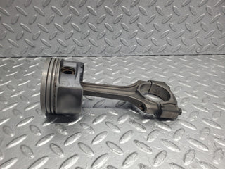 W124 Wagon piston with connecting rod used OEM