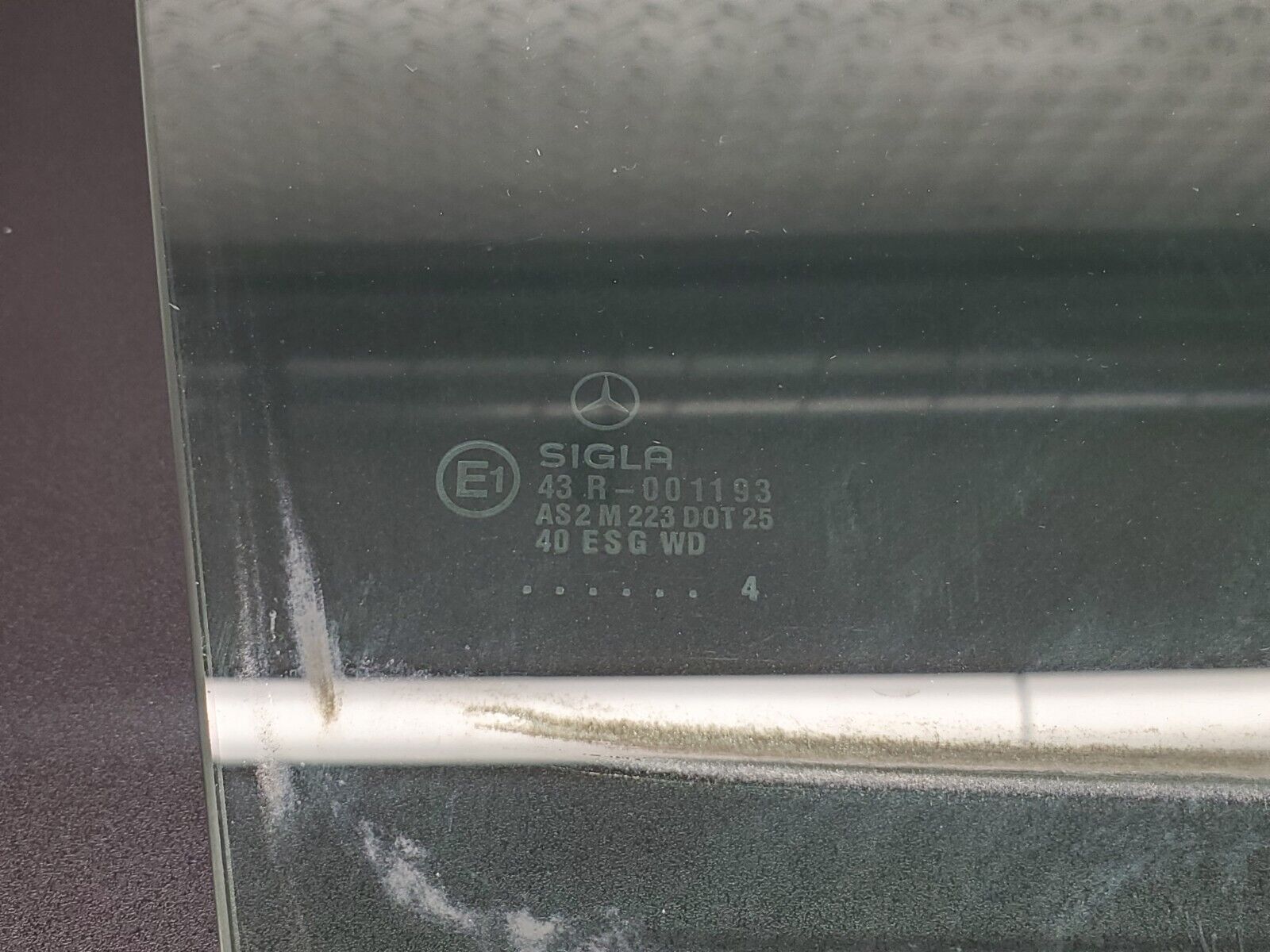 46246 Mercedes-Benz W124 280E Front Right Door Window Glass