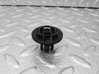 41689 Mercedes-Benz W124 200E Radiator Fan Shroud Holder