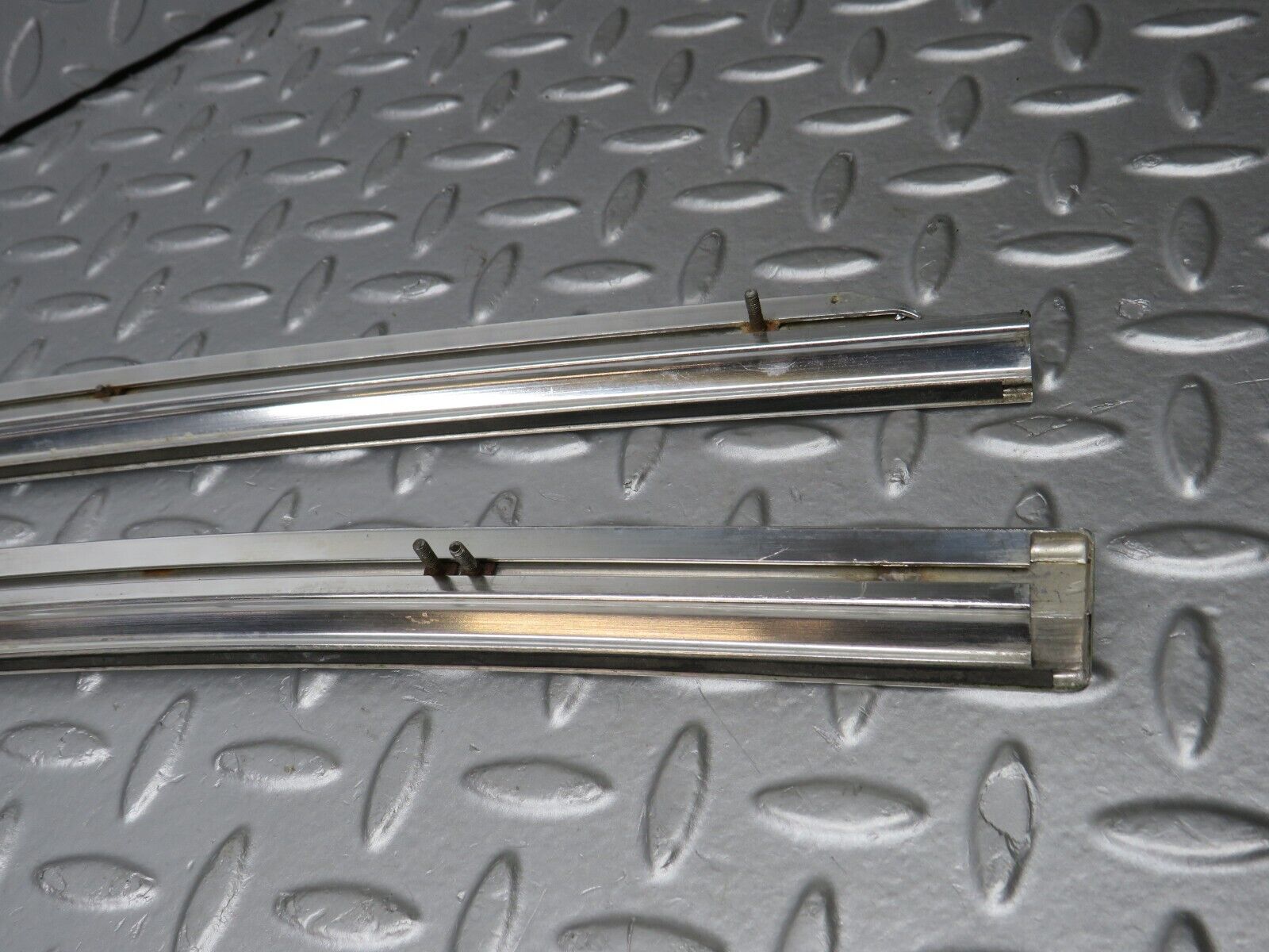 39328 Mercedes-Benz R107 500SL Soft Top Cover Chrome Trim