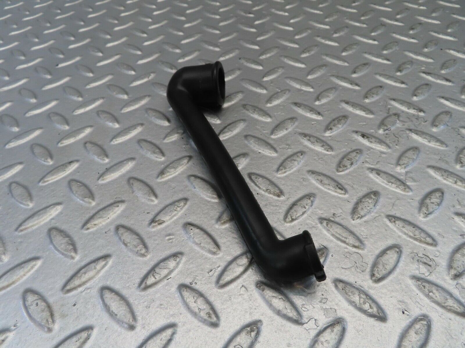 11019 Mercedes-Benz R107 W116 Air Hose For Valve Cover 1160940591