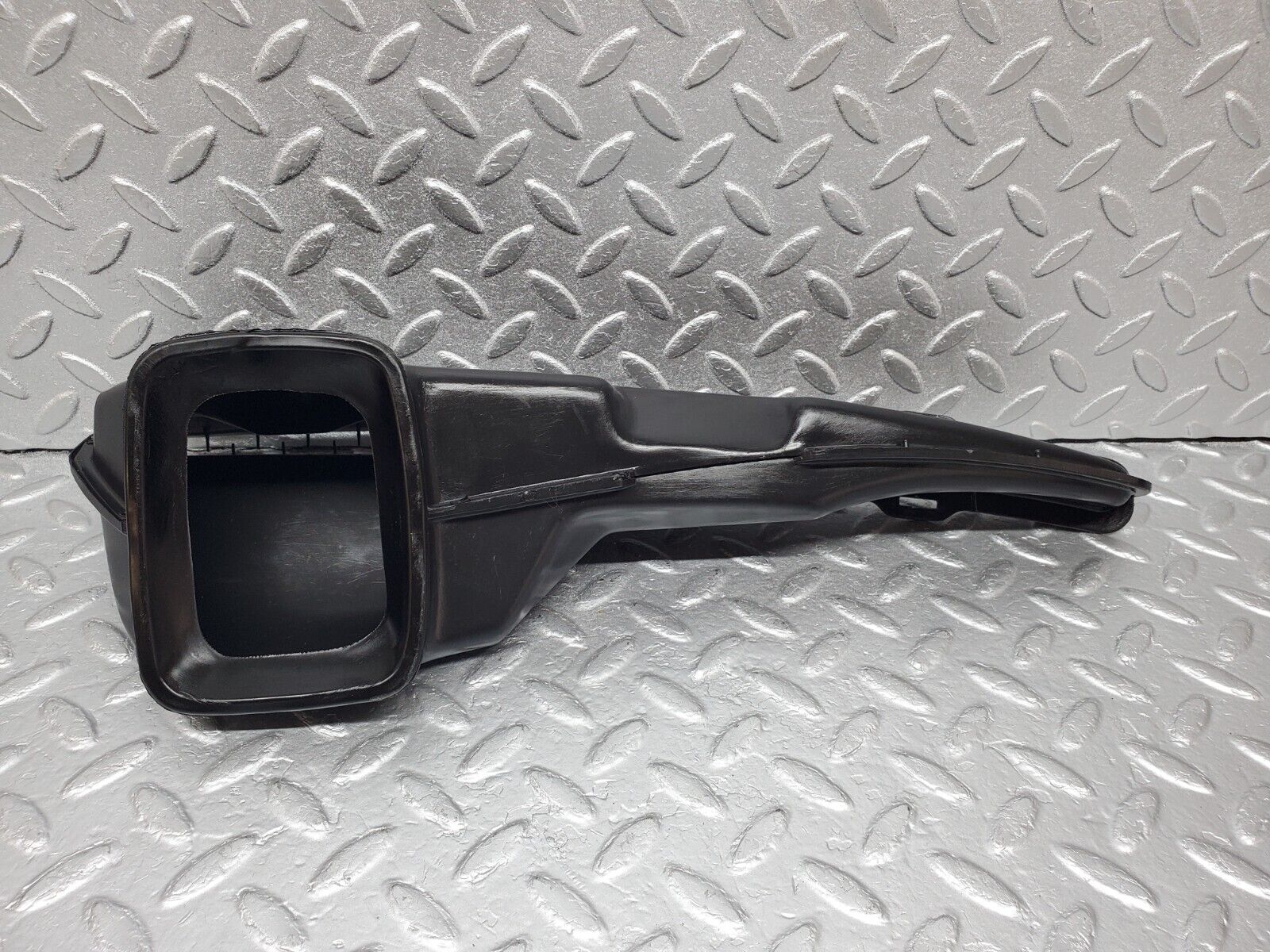 45915 Mercedes-Benz W126 420SE Dashboard Air Vent Duct 2x 1268300219 1268300119