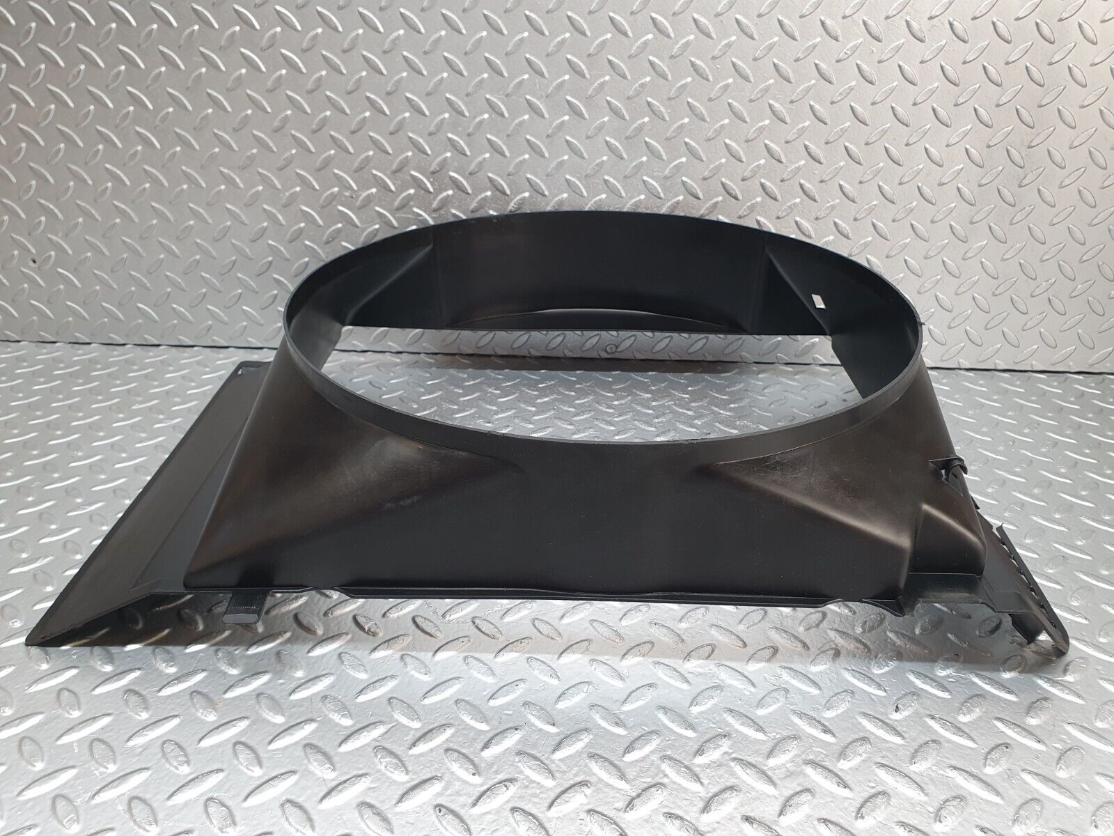 44124 Mercedes-Benz C123 230CE Coupe Radiator Fan Shroud Cover 1235052055