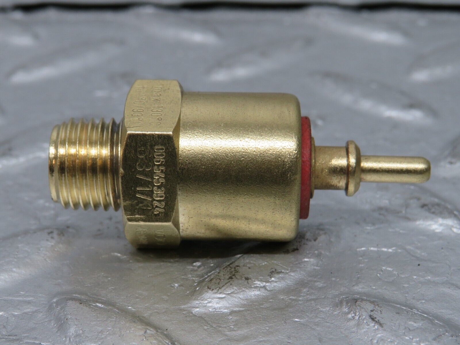 39264 Mercedes-Benz R107 500SL Temperature Sensor VDO 0280130218