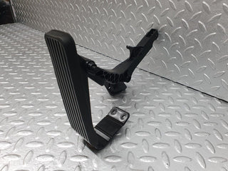 41787 Mercedes-Benz W202 C200 Accelerator Pedal With Linkage 1243011320 220301001 1293010382