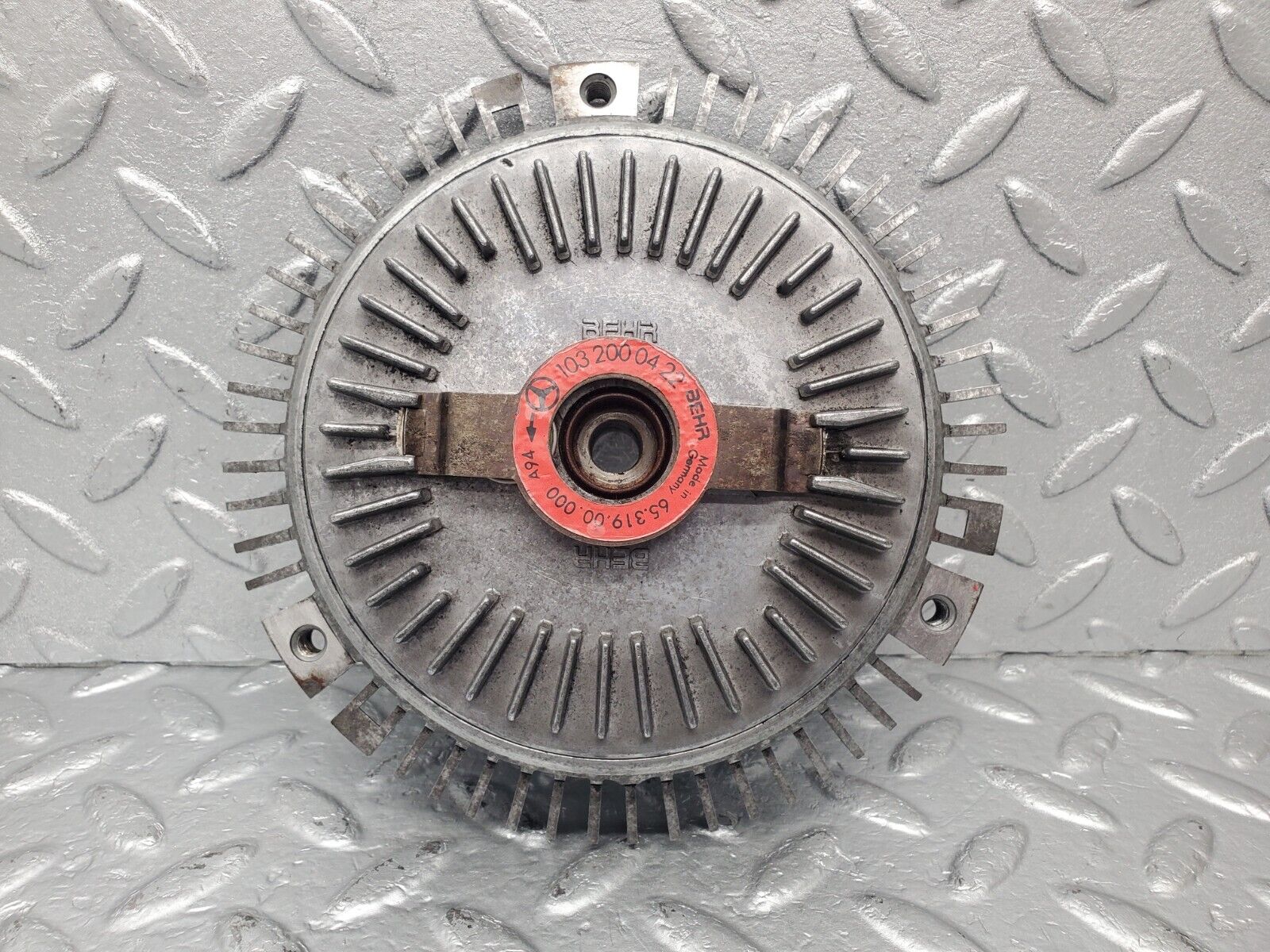 46166 Mercedes-Benz W124 280E Fan Clutch 1032000422