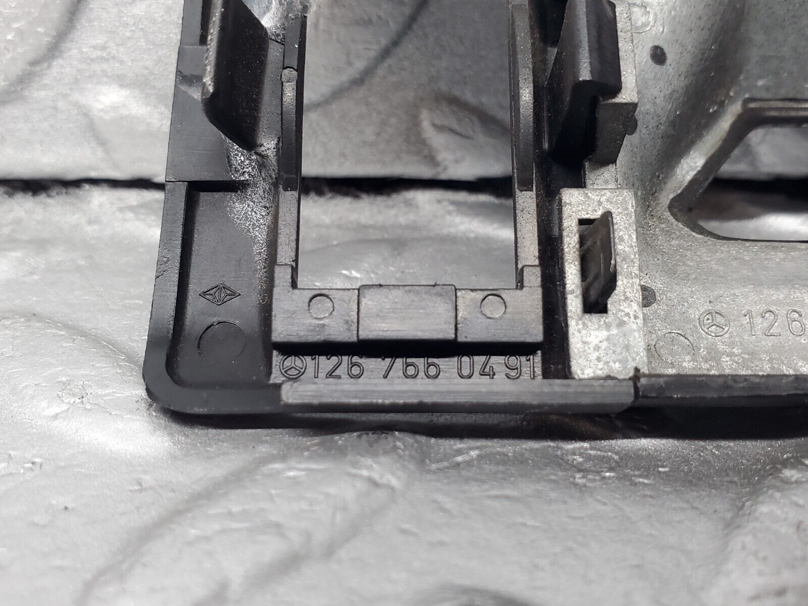 45895 Mercedes-Benz W126 420SE Rear Interior Door Handle Frame Right 1267660211 1267660491