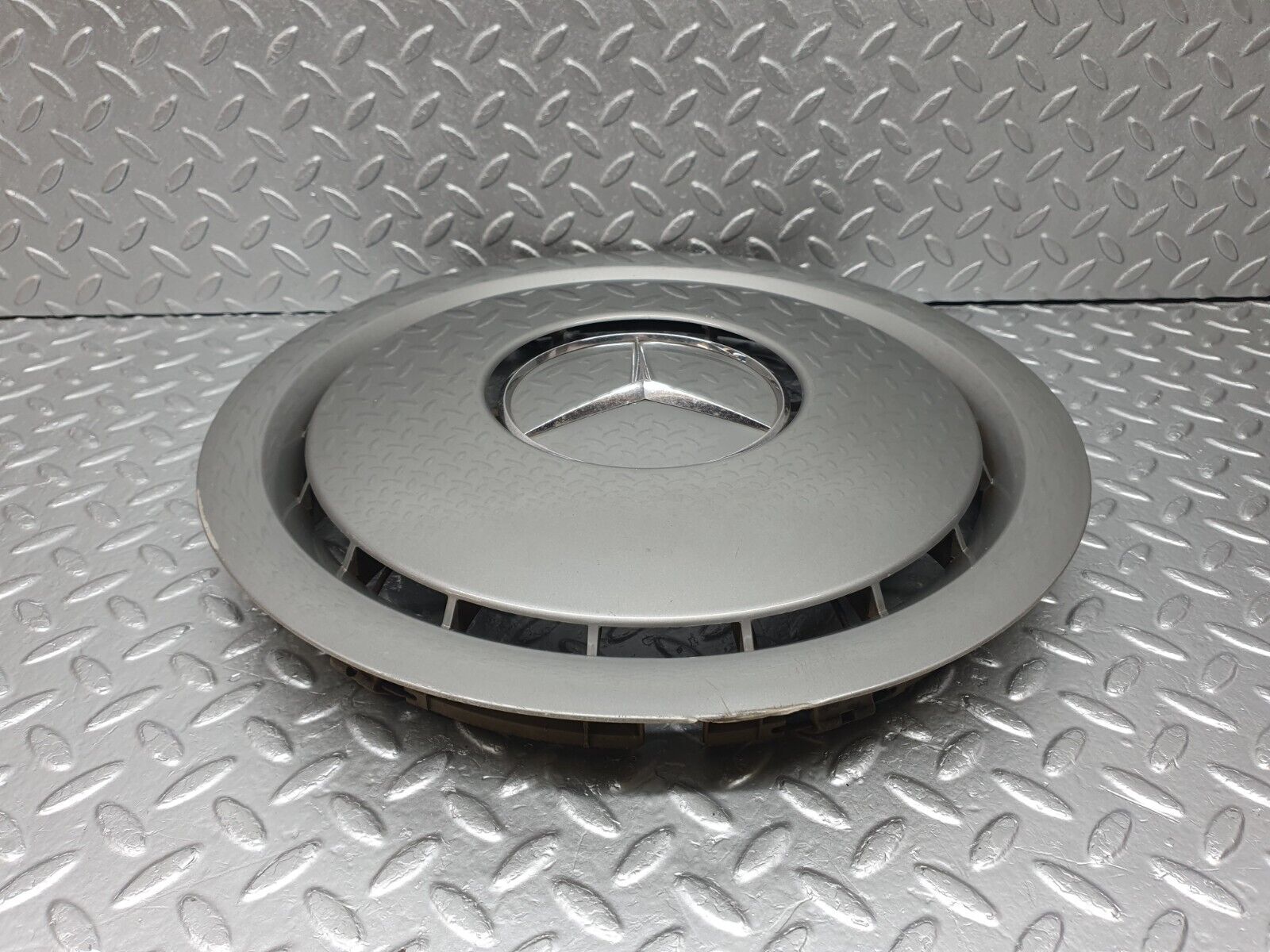 42878 Mercedes-Benz W201 190 2.0L Wheel Trim Hub Cap 14" 2014010324