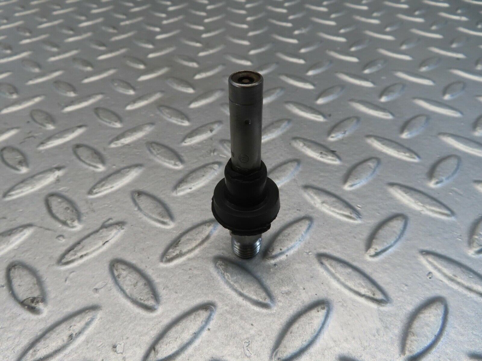 11039 Mercedes-Benz R107 W116 Fuel Injector Bosch 0437502010