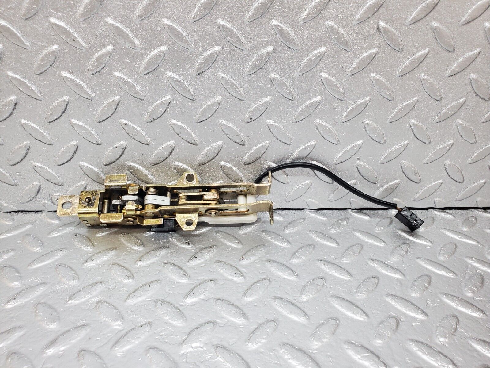 44984 Mercedes-Benz R129 300SL Coupe Soft Top Lock Latch Right Side 1298000874