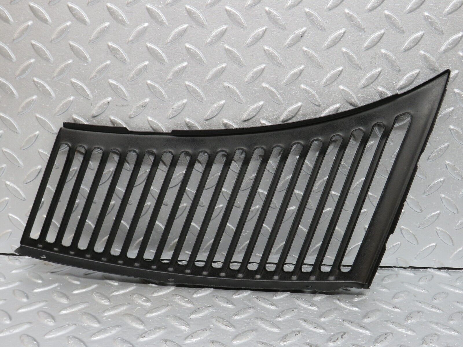 40080 Mercedes-Benz R107 350SL Air Intake Grill Right Side