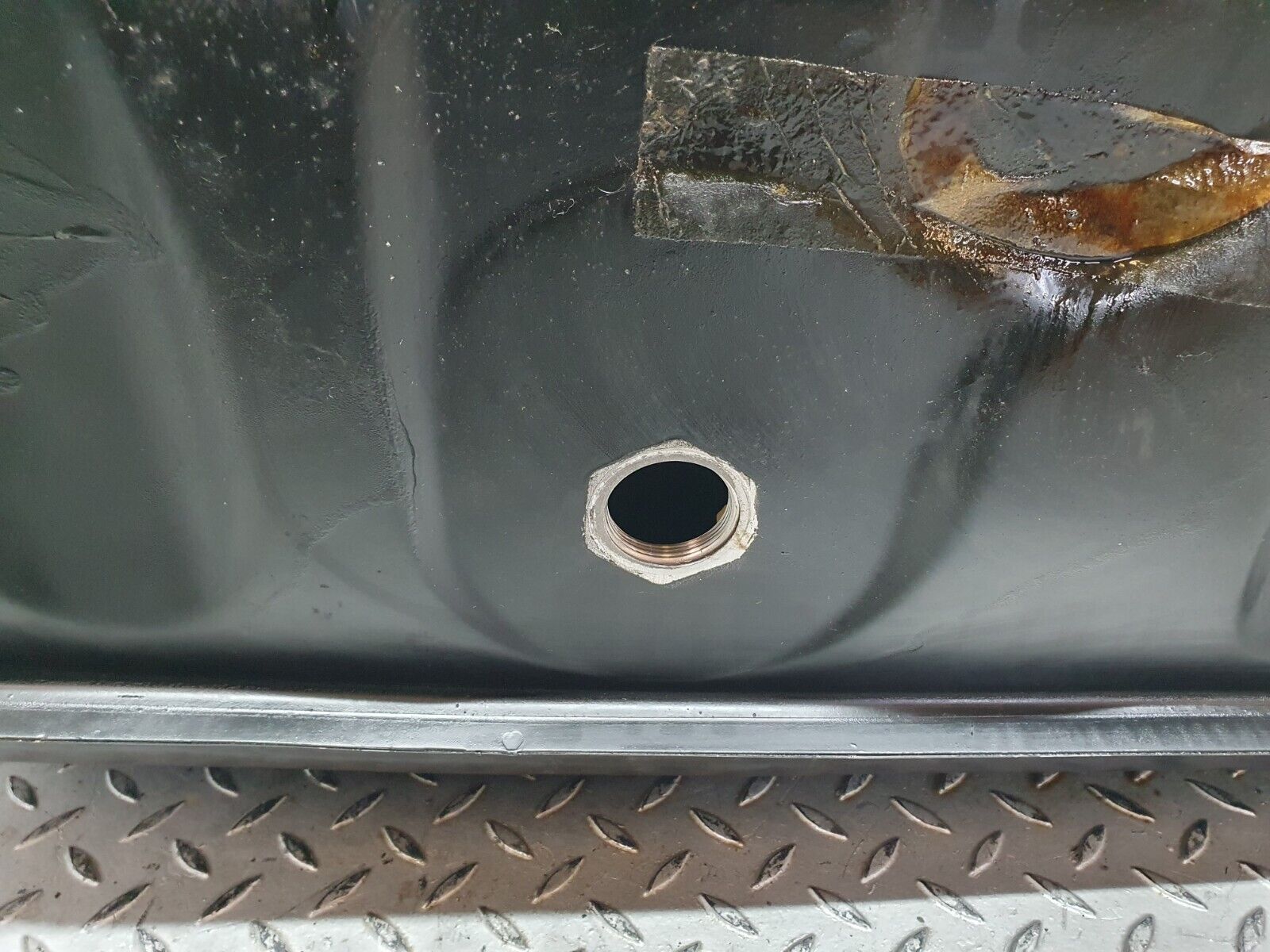41732 Mercedes-Benz W124 200E Fuel Tank 2014710521