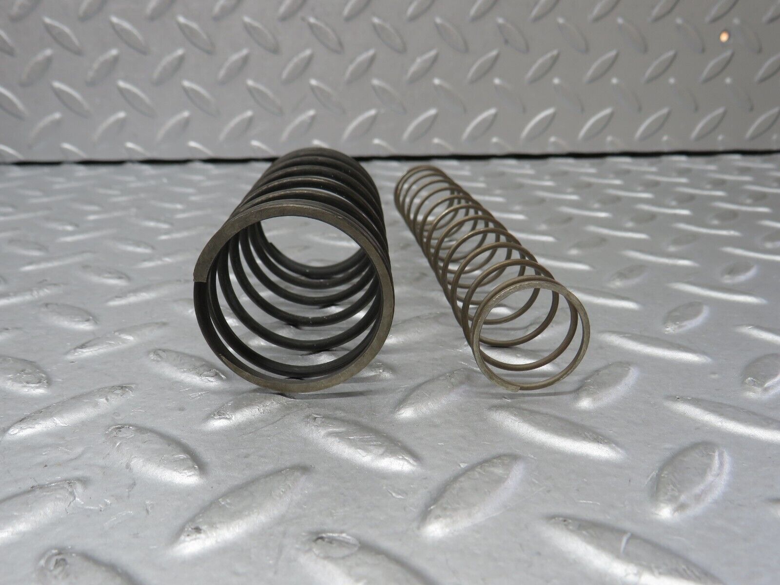 36421 Mercedes-Benz R107 450 Automatic Gearbox Piston Spring Set 722.002