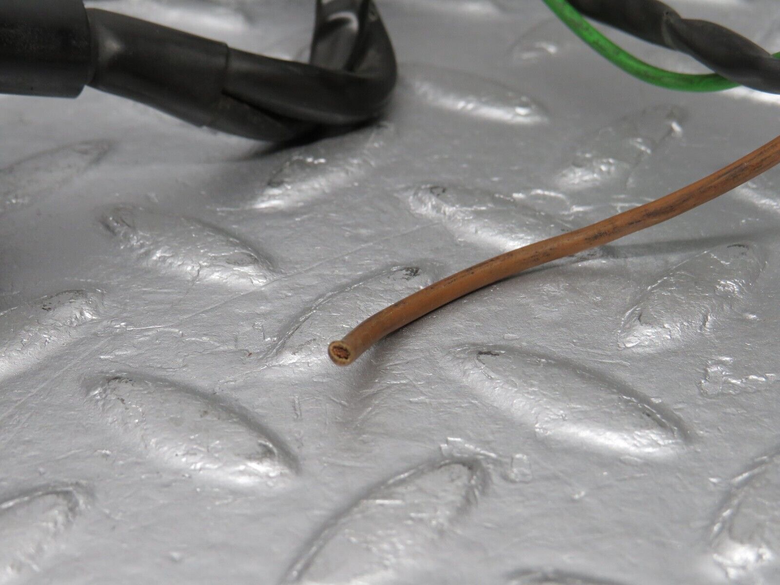 39099 Mercedes-Benz R107 500SL Diagnostic Connector 1235450026 1235450003 1075404808