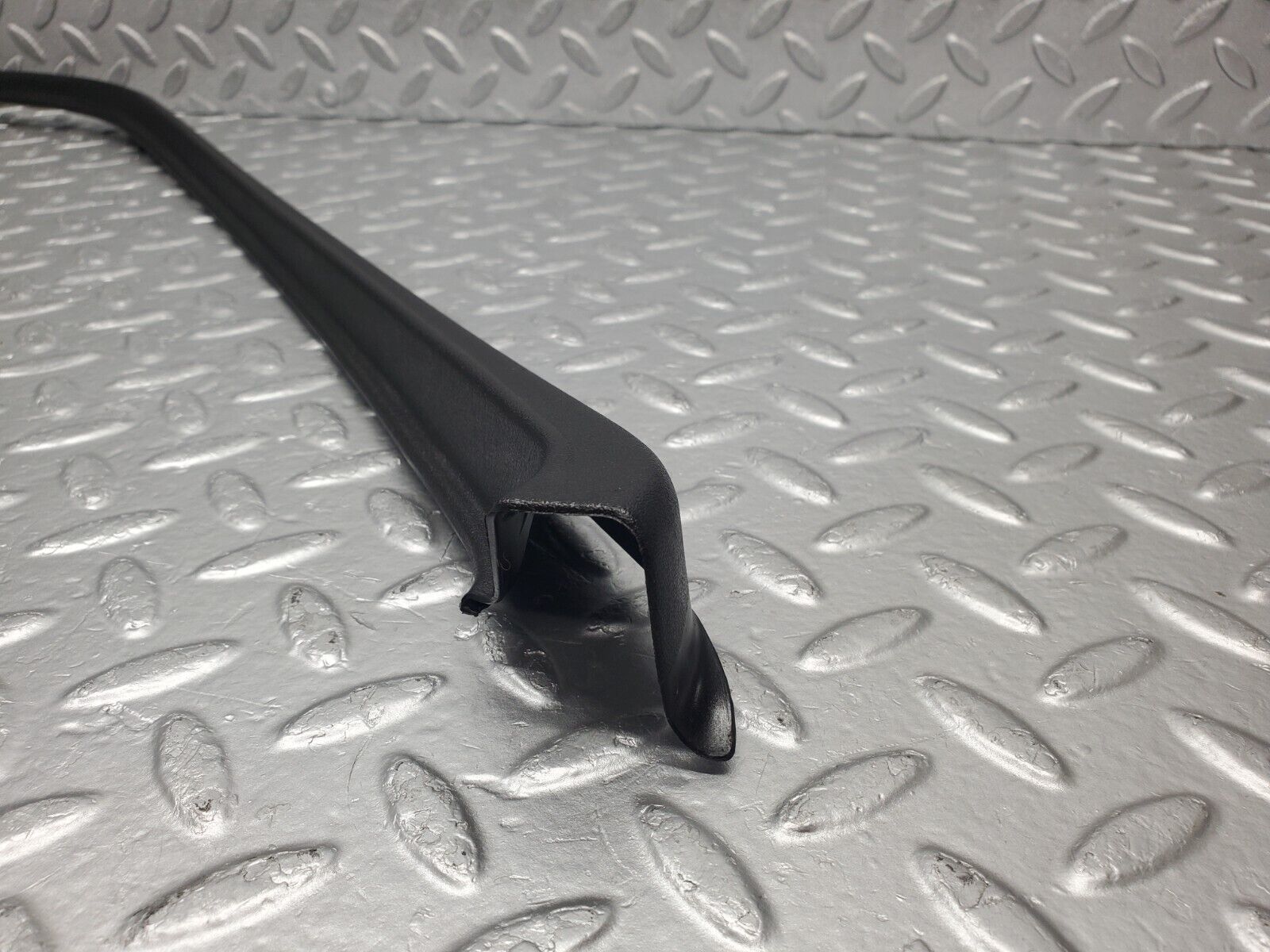 46252 Mercedes-Benz W124 280E Rear Right Door Window Frame Trim 1247350271