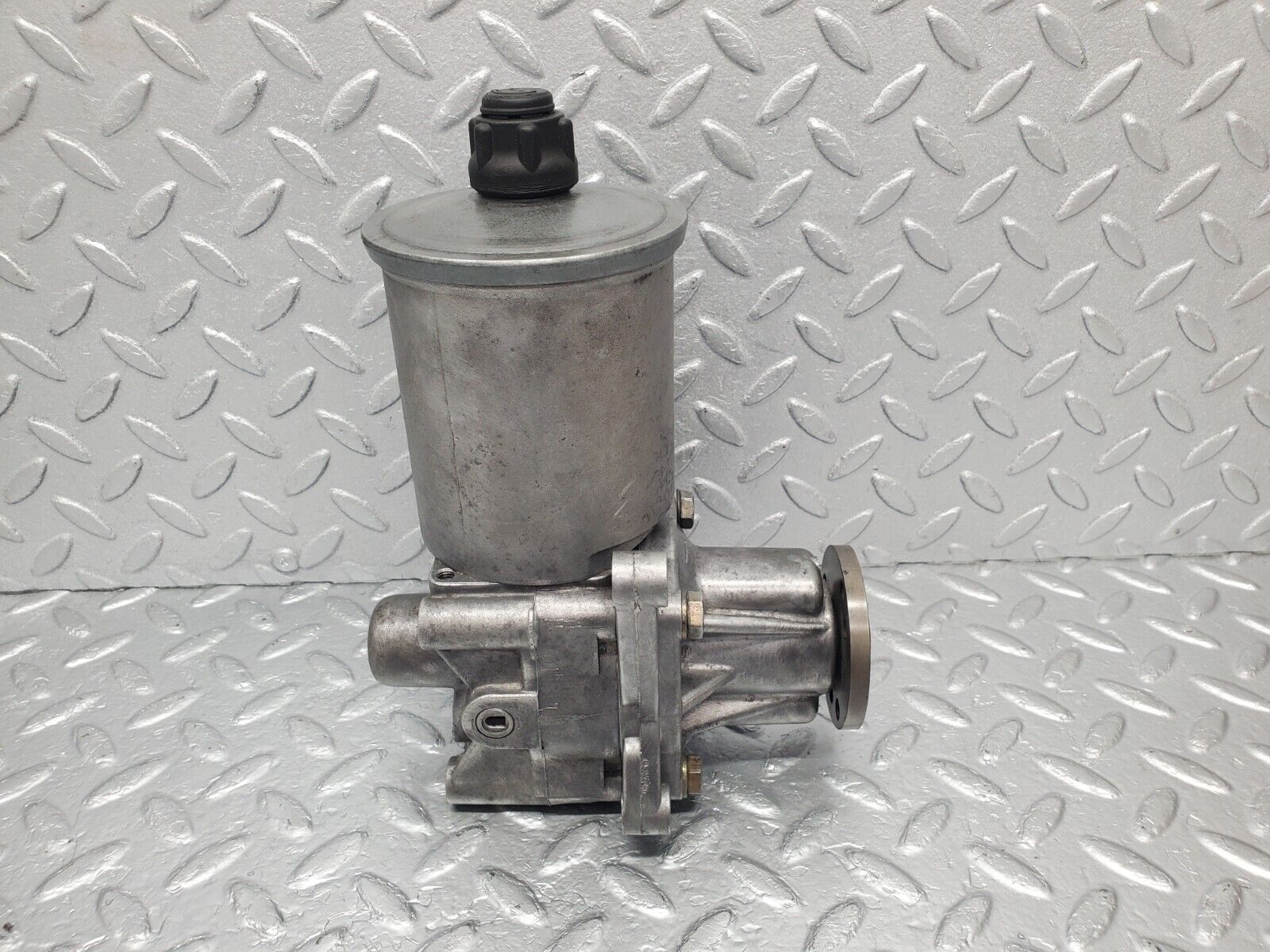 46157 Mercedes-Benz W124 280E Power Steering Pump 2104662001