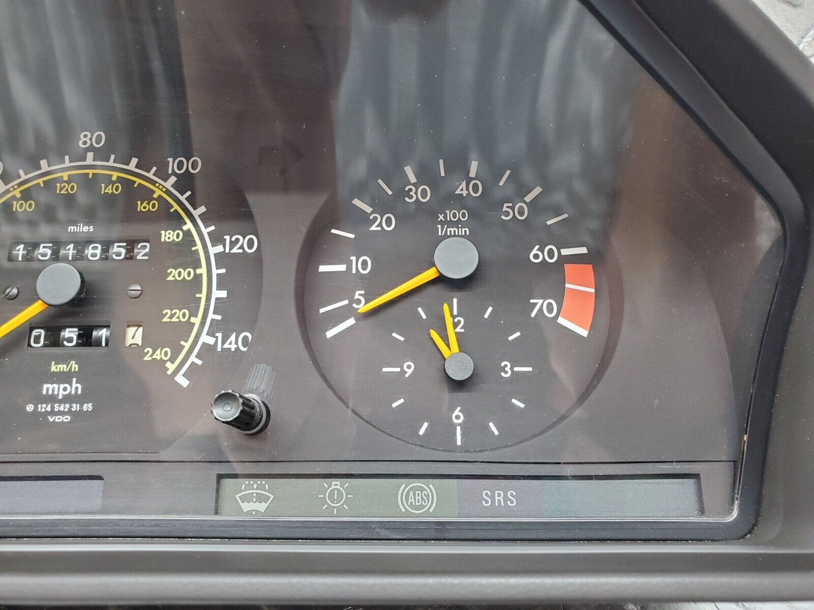 44740 Mercedes-Benz W124 220E Instrument Cluster 1245423165 1244407647