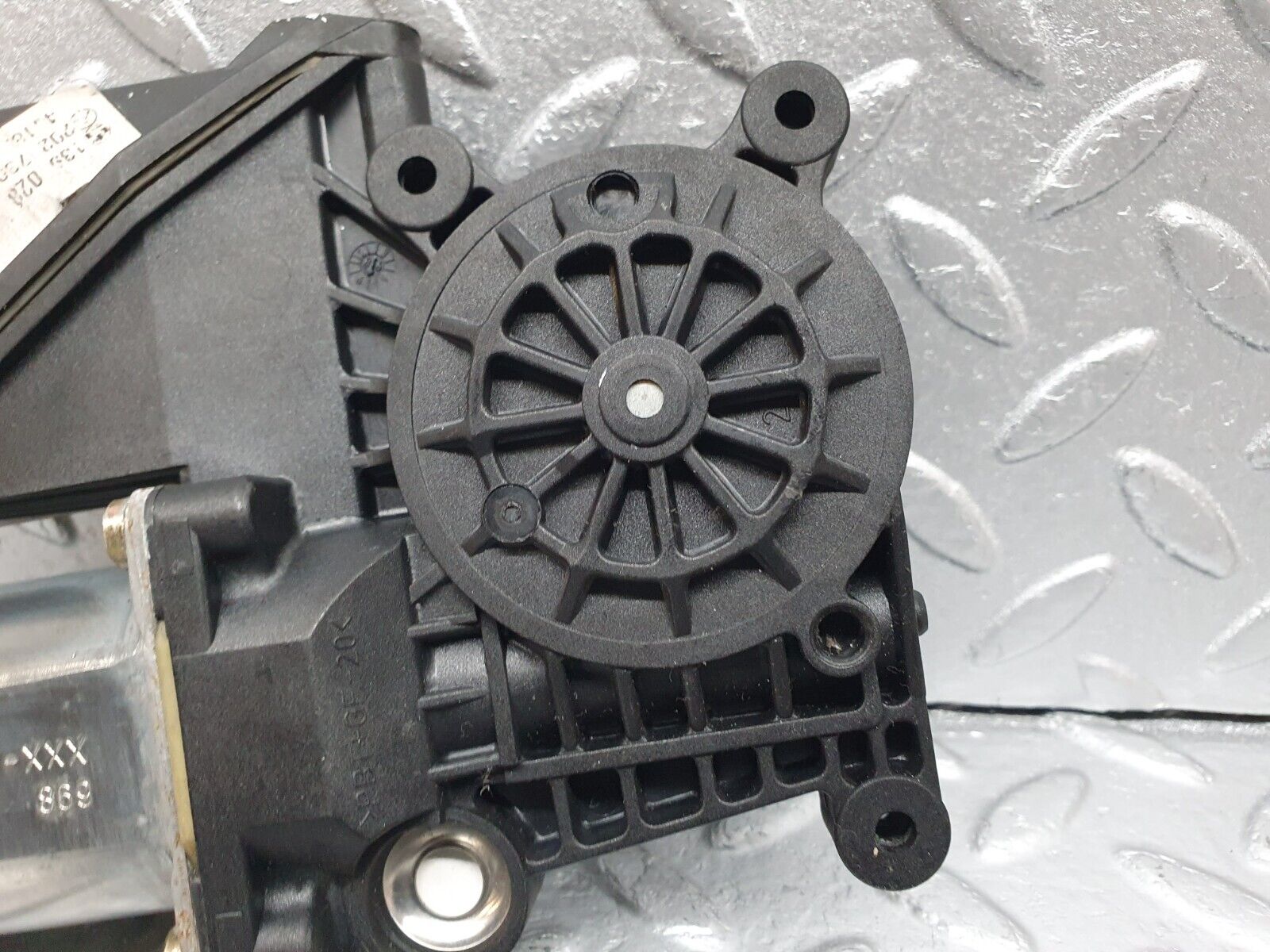 41914 Mercedes-Benz W202 C200 Window Regulator Motor Rear Right Bosch 0130821698 114899300