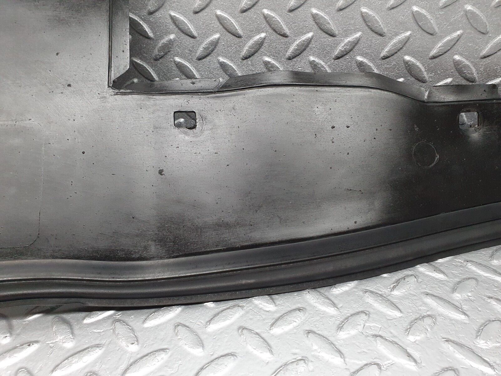 41931 Mercedes-Benz W202 C200 Front Left Inner Fender Wing Splash Guard 2026980130