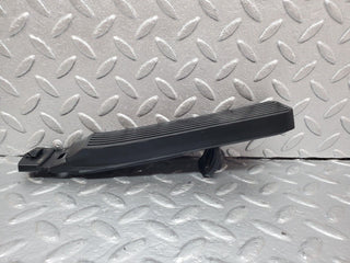 W126 accelerator pedal with rubber used OEM