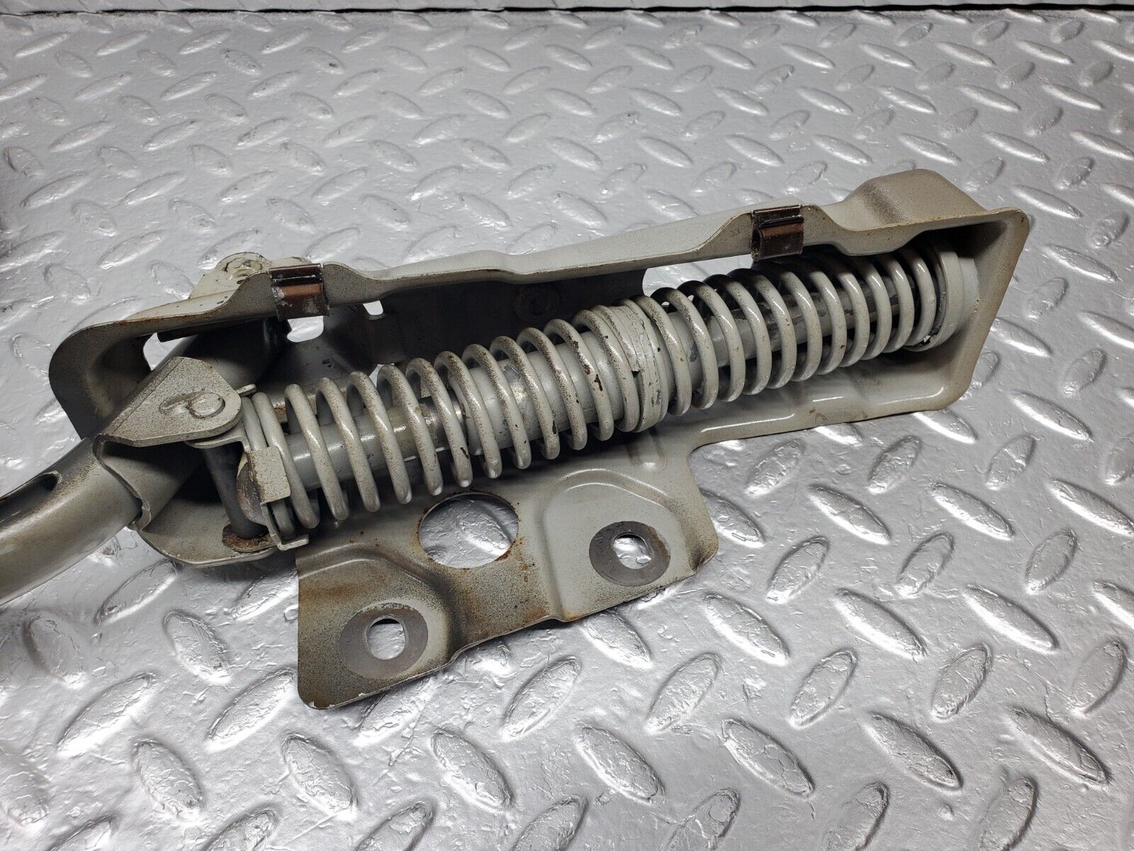 45834 Mercedes-Benz W126 420SE Trunk Lid Hinge Left Side