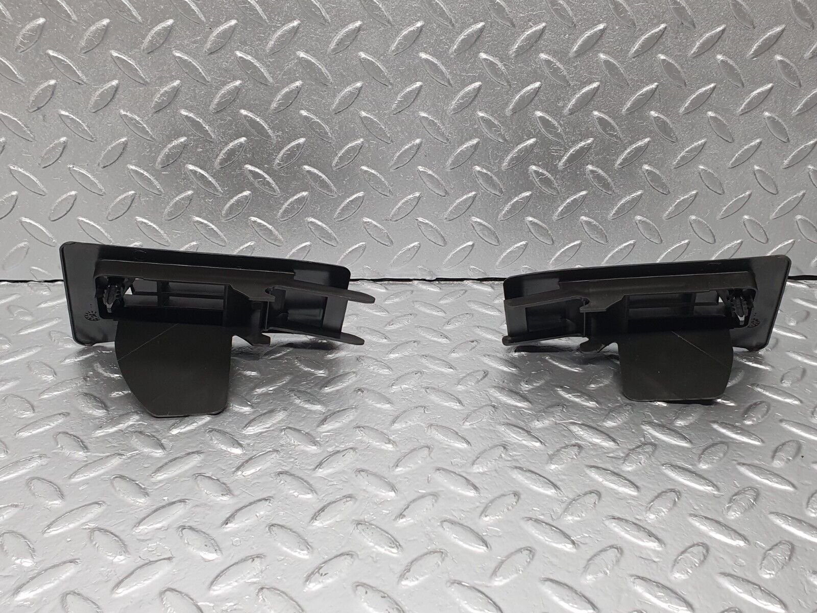 41877 Mercedes-Benz W202 C200 Under Dash Air Vent Pair 2108300366 2108300466