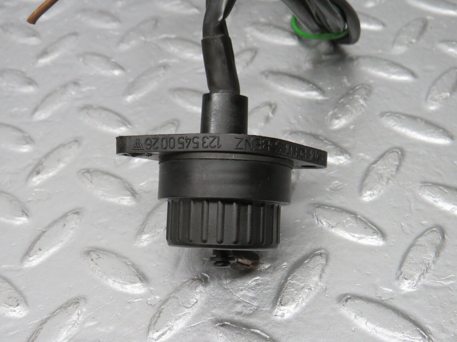 39099 Mercedes-Benz R107 500SL Diagnostic Connector 1235450026 1235450003 1075404808