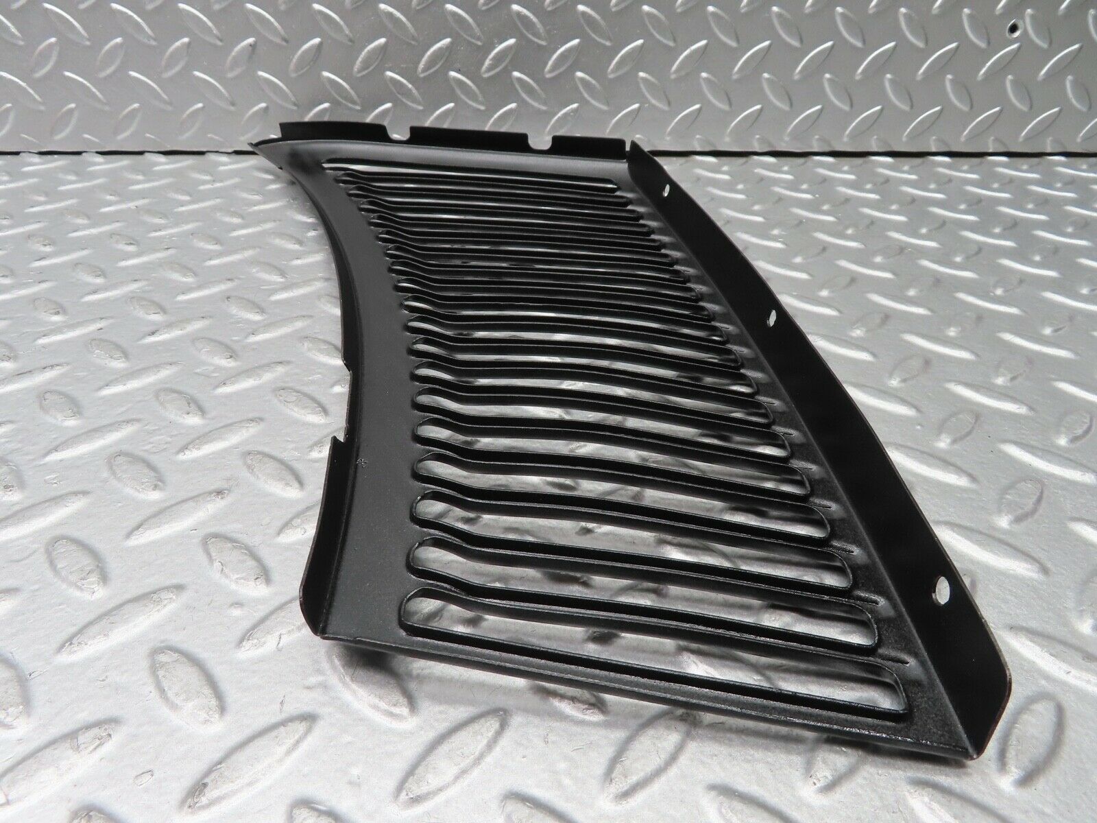 20863 Mercedes-Benz R107 450SL Air Intake Grill Right Side