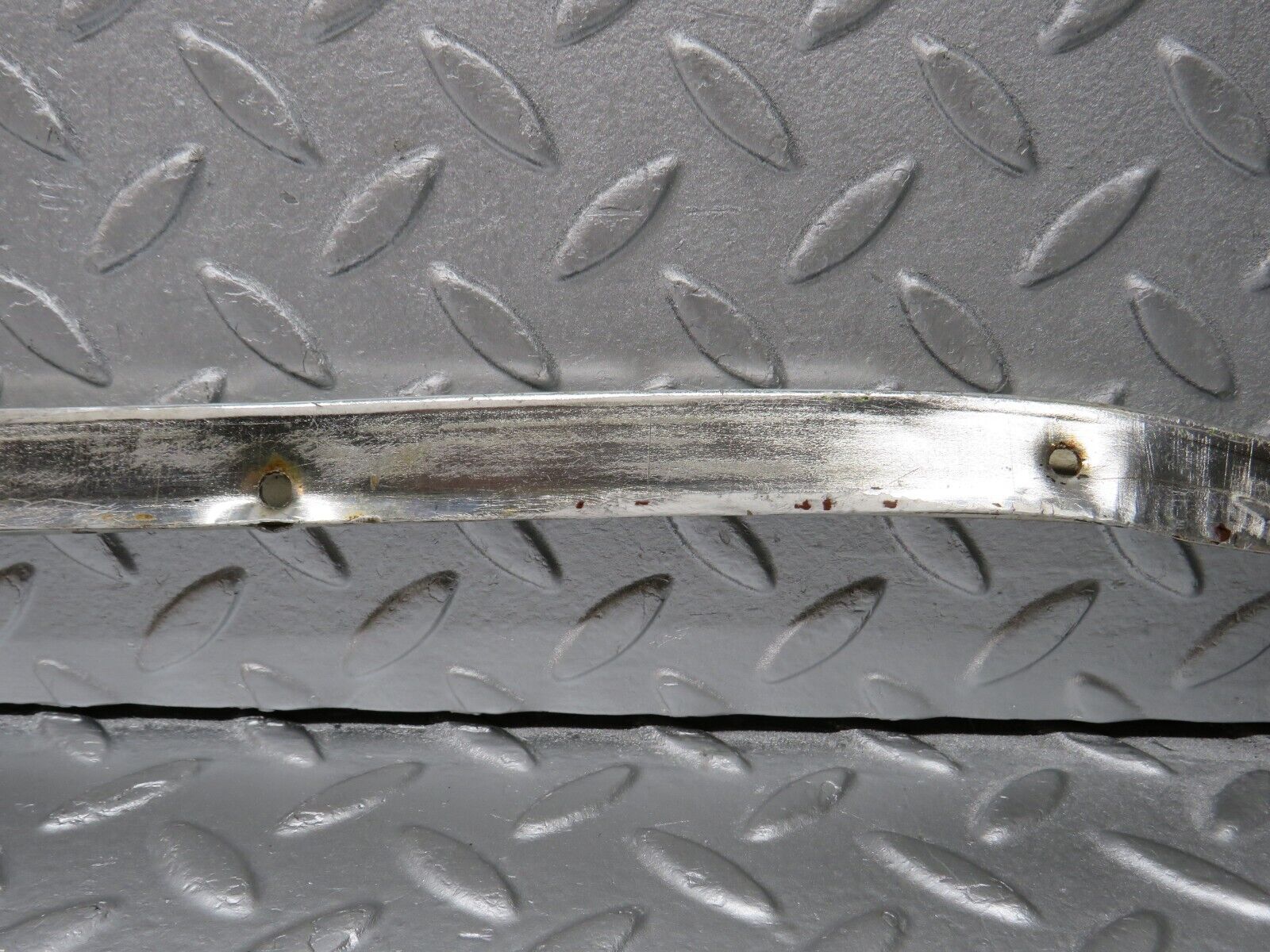 39860 Mercedes-Benz R107 350SL Hardtop Chrome Trim Left Side