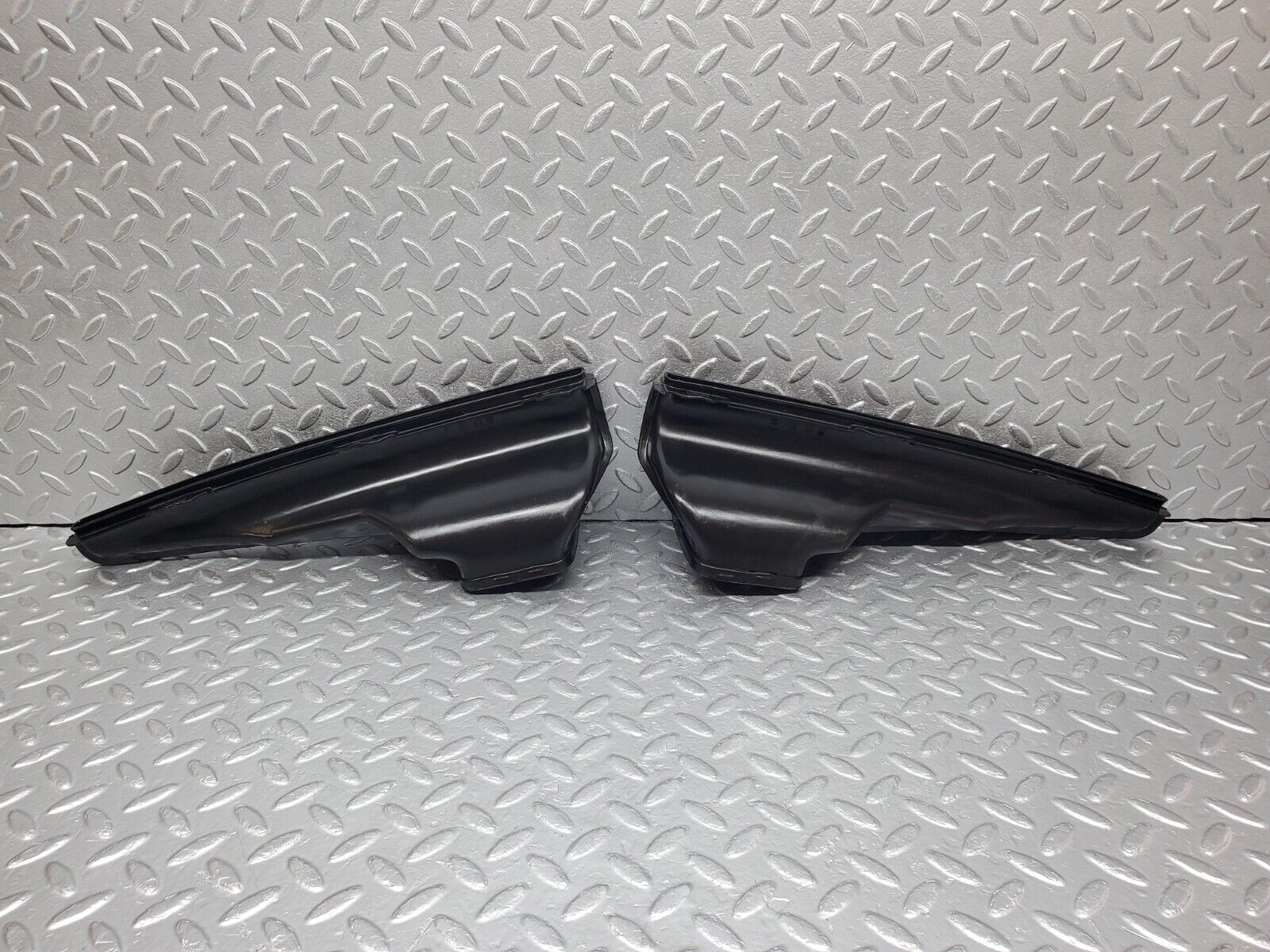 45915 Mercedes-Benz W126 420SE Dashboard Air Vent Duct 2x 1268300219 1268300119