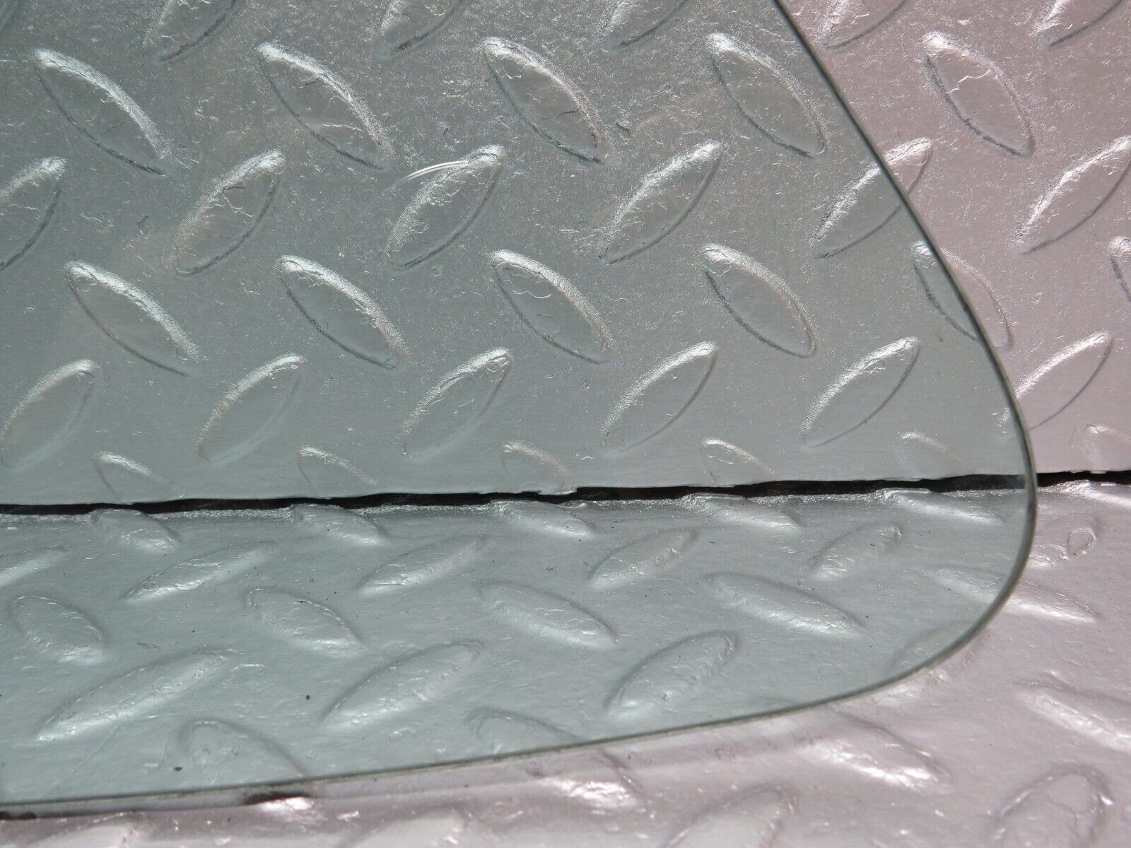 40156 Mercedes-Benz R107 350SL Hardtop Quarter Window Glass Right Side